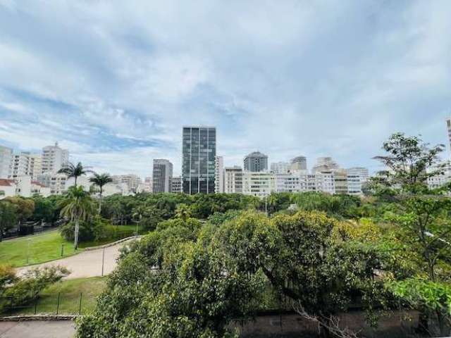 Imperdível oportunidade: Apartamento de luxo à venda em Ipanema, Rio de Janeiro - 3 quartos, 1 suíte, 2 salas, 4 banheiros, 2 vagas de garagem, 143m² de área!