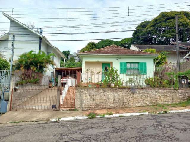 Casa no bairro Primavera com fácil acesso ao centro e amplo pátio!