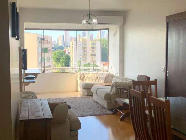 Apartamento 02 dormitórios semimobiliado com 80m²