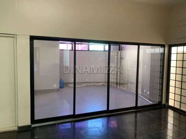 Sala comercial reformada no shopping generoso lenza