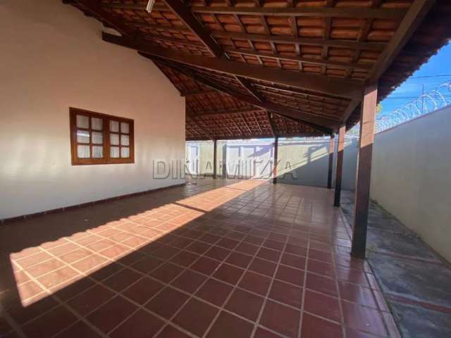 Casa comercial para alugar na Rua Mato Grosso, Santa Maria, Uberaba, 397 m2 por R$ 4.200