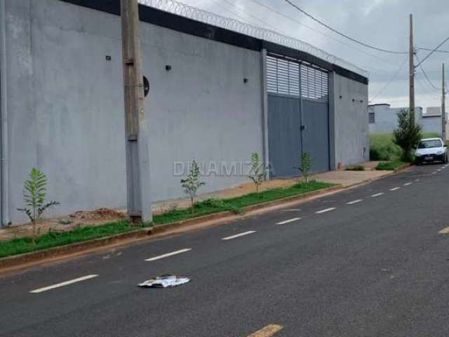 Barracão / Galpão / Depósito para alugar na Rua Clara Alves de Mello, Parque das Laranjeiras, Uberaba por R$ 15.000