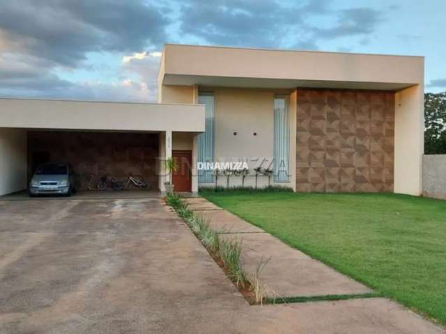 Casa em condomínio fechado com 3 quartos para alugar na Avenida Lauro Fontoura Júnior, Jockey Park, Uberaba por R$ 7.600