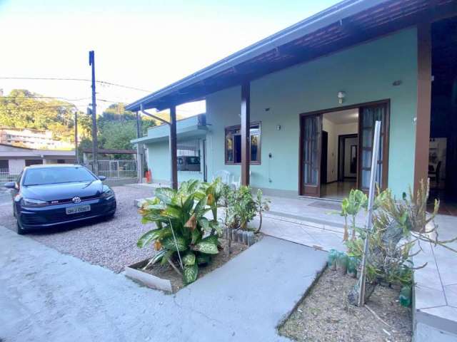 Casa para Venda em Blumenau, Glória, 2 dormitórios, 1 suíte, 3 banheiros, 2 vagas