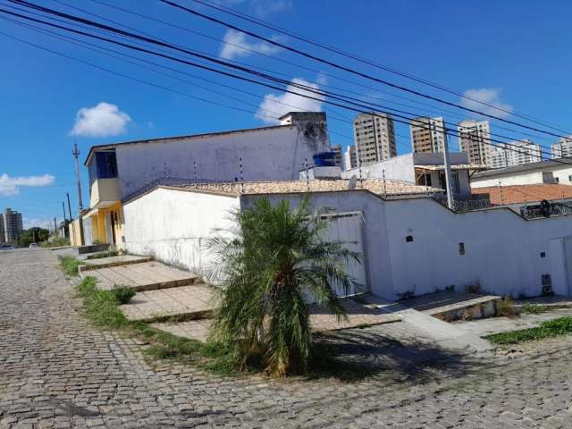 Casa ampla com excelente localização