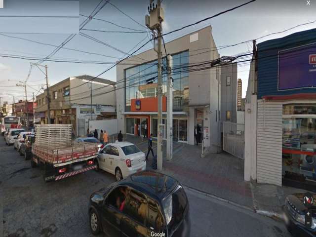 Salão comercial espelhado - piso superior - em rua de farto movimento - vagas de garagem no sub-solo