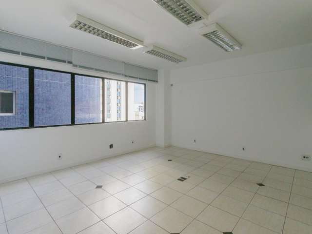 Sala Comercial Centro, 4’ andar,  (61,40m2 úteis), 24 de maio, próxima Praça Rui Barbosa, Bom Jesus/FAE.