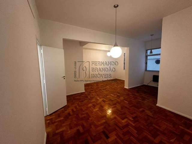 Alugo apartamento em Copacabana, Rio de Janeiro c/  2 quartos, 2 salas, 114m² de área!