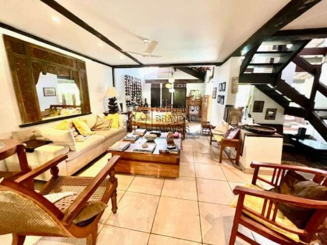 Vendo casa na Barra da Tijuca c/ 4 Quartos, 4 Suítes, 3 Salas, 3 Vagas de 395,00m²- Rio de Janeiro-RJ