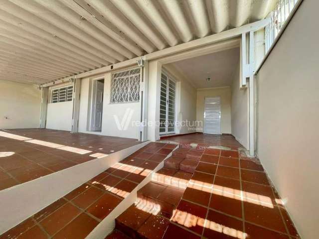 Casa com 3 quartos à venda na Dois de Julho, 27, Vila Marieta, Campinas, 224 m2 por R$ 475.000