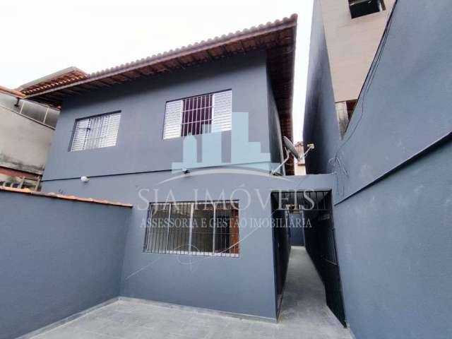 Sobrado disponível para venda no bairro do Jardim Peri,  2, suítes, 2 vagas de garagem e 246 m² de terreno.