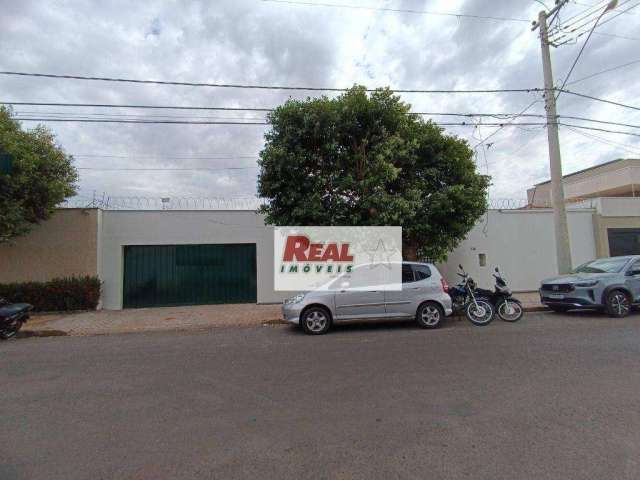 Casa com 3 dormitórios, 256 m² - venda por R$ 900.000 ou aluguel por R$ 5.000,00/mês - Jardim Nova Yorque - Araçatuba/SP