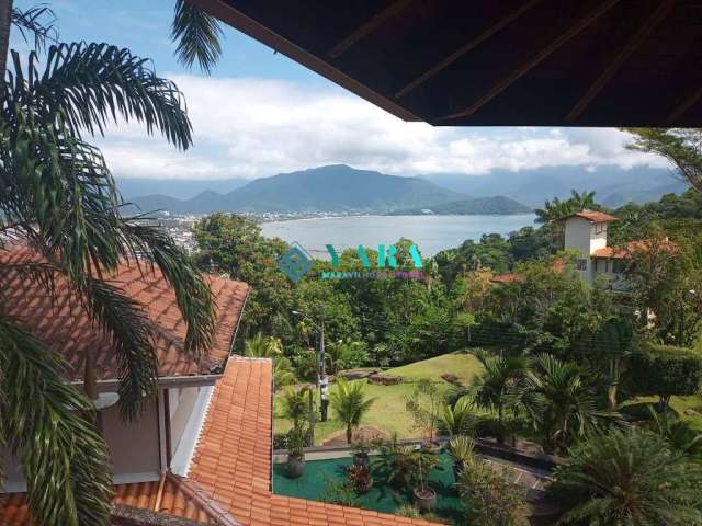 Ubatuba Sobrado de alto padrão dentro de condomínio fechado vista mar.