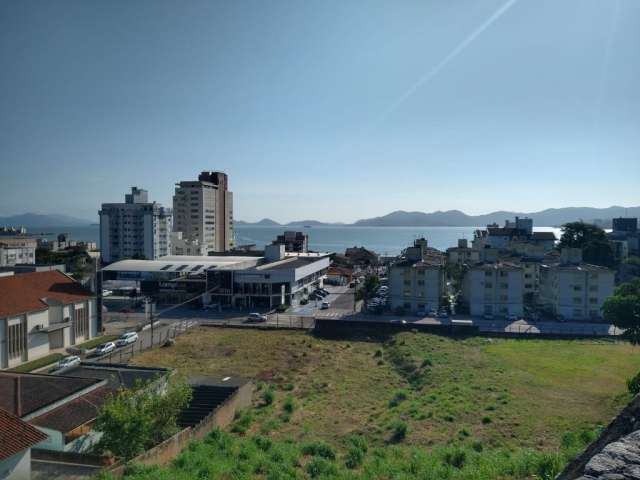 Terreno com vista mar em condomínio fechado de alto padrão no Estreito