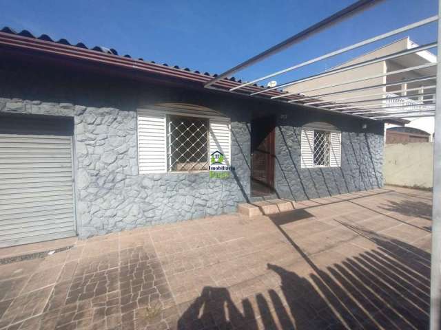 Casa com 3 quartos à venda no Capão da Imbuia, Curitiba  por R$ 650.000