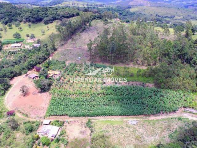 Sitio 5 hectares com lagoa e pomar em Itatiaiuçu MG