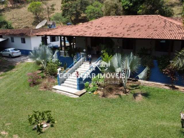 Fazenda 5 hectares rica em água e pasto com casarão colonial e edículas em Itaguara!