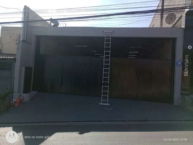 Aluga-se Galpão 300m² + Casa 3 cômodos amplos na Av. Tiradentes - Bom Clima - Guarulhos