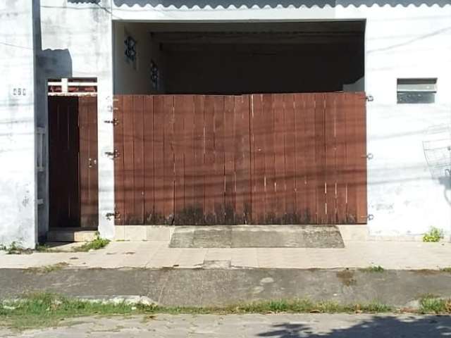 Vende - se casa em Caraguatatuba 2 dormitorios sendo 1 suite