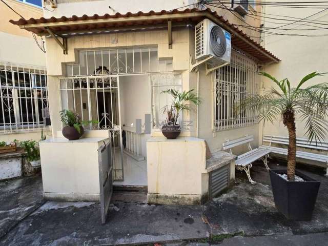 Exclusividade! excelente casa de vila a venda na Rua condessa Belmonte186, com aproximadamente 110 m², salão em 2 ambientes, 3 quartos amplos, banheiro social, copa/cozinha grande, área de serviço , á