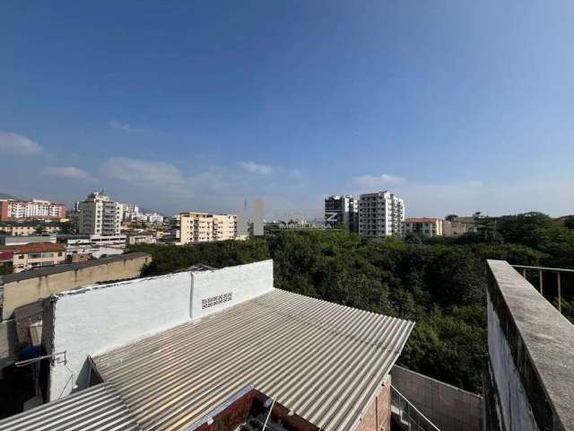 Vendo casa de vila triplex linda na rua Americana (Cachambi).