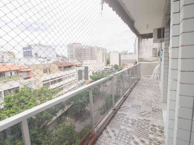 Vendo apartamento na rua Dr. Satamini. Varanda 4 quartos.