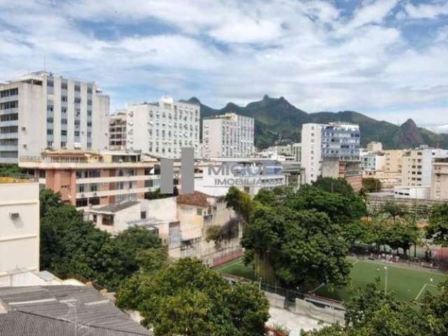 Cobertura maravilhosa a venda no coração da tijuca - rua desembargador izidro - varanda, sala em 2 ambientes, 2 quartos sendo 1 suíte, 1 banheiro social, copa cozinha, dependências completas, salão, t