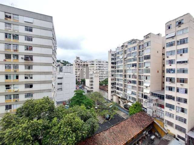 Apartamento com 2 quartos, localização privilegiada, Centro - Rio de Janeiro