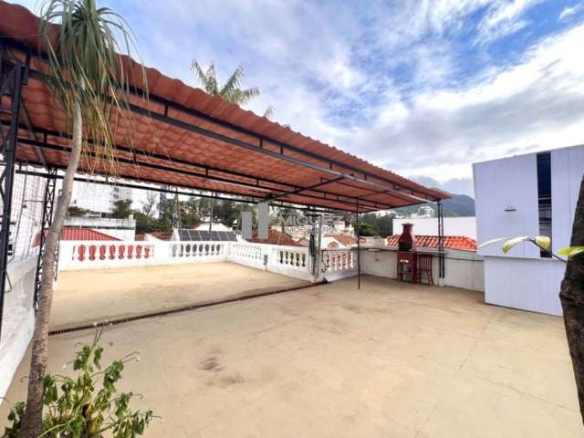 Casa com terraço gourmet e vista panorâmica na Tijuca