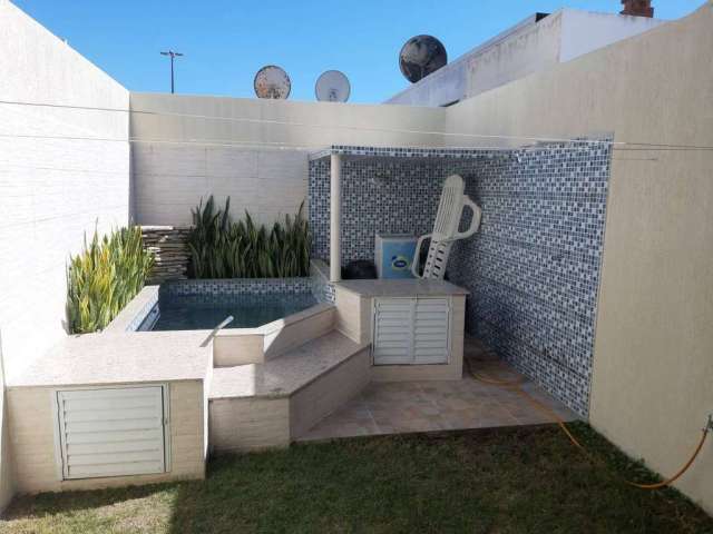 Casa  com  2 Quartos (1 suite)  e Área Gourmet em Vila Capri