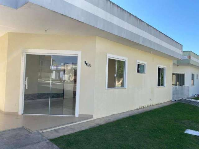 Casa em condomínio com 2 quartos  (1 suite) e garagem coberta