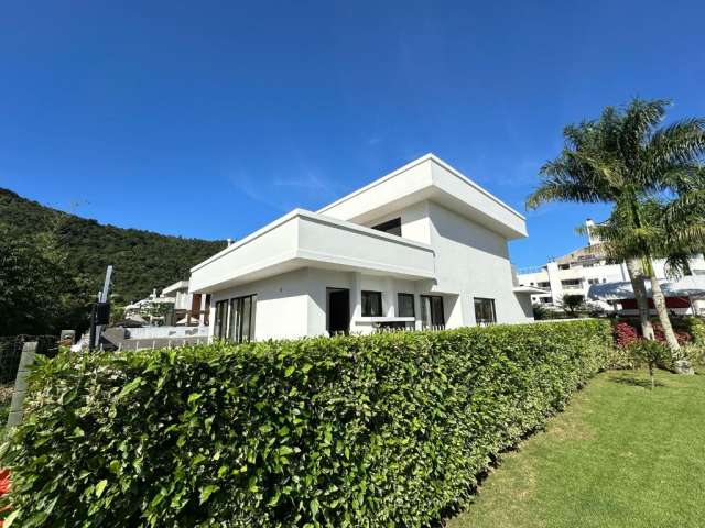 Casa em condomínio fechado com 04 suítes - Cachoeira de Bom Jesus -Florianópolis