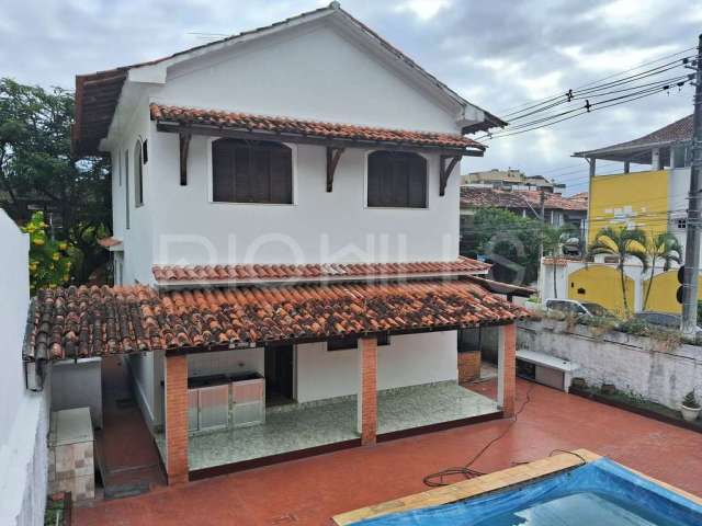 Casa Duplex de 5 quartos, com 360m², para alugar em São Francisco, Niterói/RJ