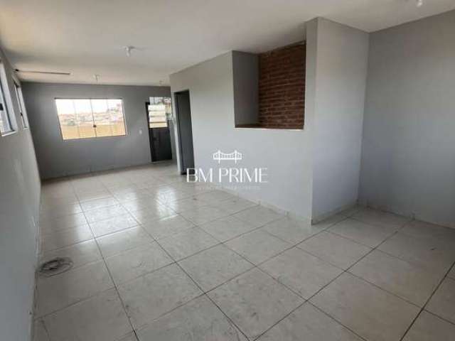 Sala Locação Ampla de 37 m² com Sacada e Banheiro na Av. Brasília