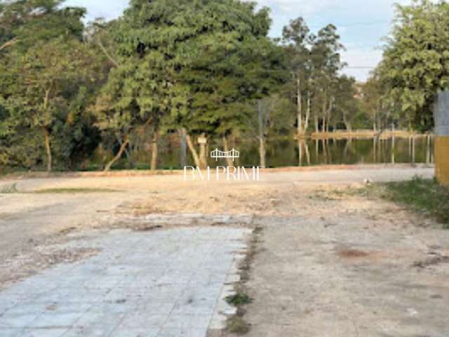 Terreno Plano com Vista para o Lago no Clube de Campo – R$ 140.000