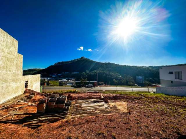 Terreno com linda vista no condomínio Estrela Alta