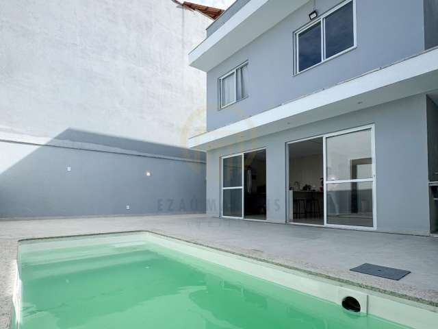 Casa Duplex (NÃO É GEMINADA) | R$ 1.300.000,00 | 4 Quartos sendo 1 Suíte | 2 Vagas de Garagem | Piscina | Projeto para área gourmet | Fino padrão de acabamento | Casa com arquitetura moderna