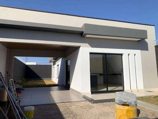 Casa com 3 quartos à venda na Avenida Anselmo Alves dos Santos, Loteamento Portal do Vale II, Uberlândia por R$ 750.000