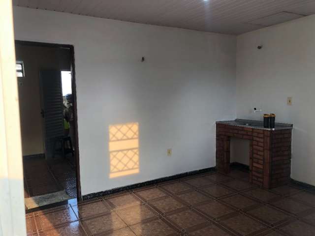 Apartamento com sala/cozinha, quarto e banheiro, no Lírio do Vale 1