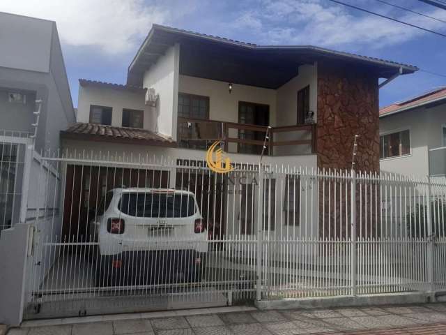 Casa à venda no bairro Estreito - Florianópolis/SC