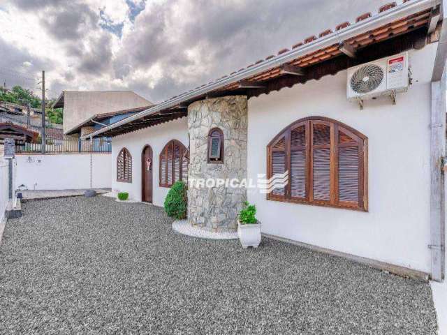 Casa com 3 dormitórios à venda, 275 m² por R$ 680.000,00 - Valparaíso - Blumenau/SC