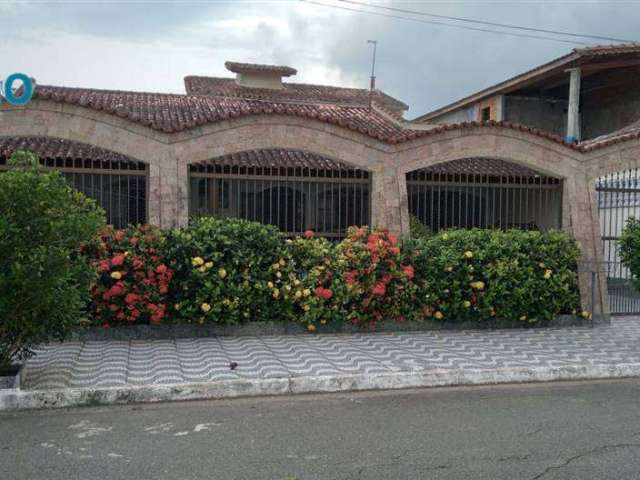 Belissíma casa térrea, isolada, 2 dorms com edicula e amplo quintal