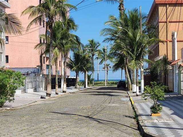 335mil a vista - Casa de 2 dormitórios com 1 suíte e garagem 100m da  praia do  Jardim Imperador