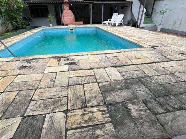 Sobrado isolado 2 quadras da Praia Guilhermina com piscina. Excelente para comércio! 


Oportunidade para 




Espaçoso sobrado isolado na Guilhermina! Próximo à praia. Residencial ou comercial!