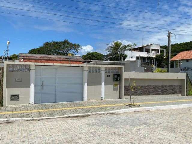 Casa com 3 Quarto(s) e 2 banheiro(s) para Alugar, 150 m² por R$ 4500 / Mês