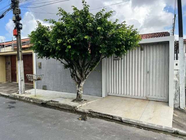 Casa com 3 Quarto(s) e 2 banheiro(s) para Alugar, 200 m² por R$ 1500 / Mês