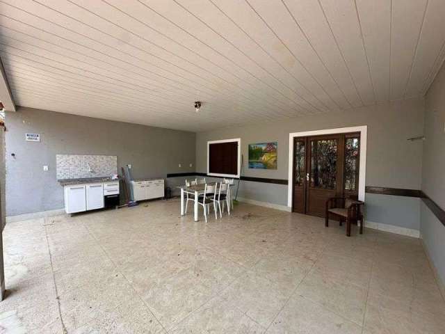 Casa com 3 Quarto(s) e 2 banheiro(s) para Alugar, 120 m² por R$ 2800 / Mês