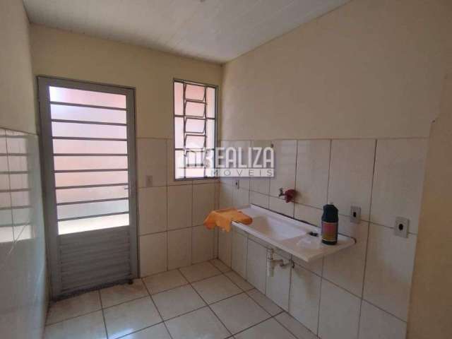 Casa com 2 Quarto(s) e 1 banheiro(s) para Alugar, 45 m² por R$ 1112 / Mês