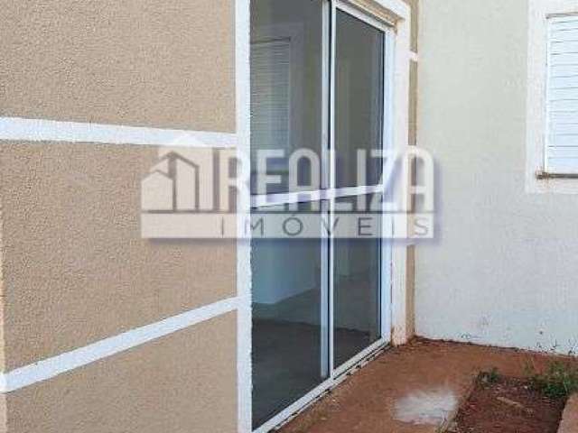 Casa com 2 Quarto(s) e 1 banheiro(s) para Alugar, 100 m² por R$ 720 / Mês