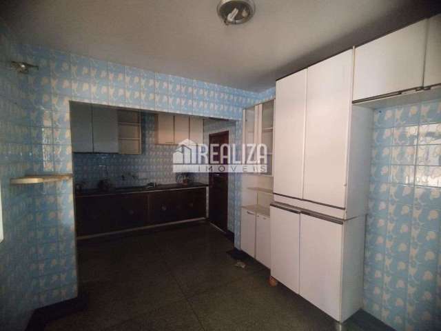 Casa com 5 Quarto(s) e 2 banheiro(s) para Alugar, 150 m² por R$ 3089 / Mês